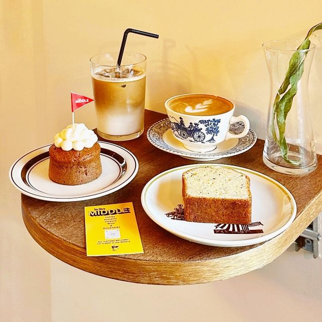 In the MIDDLE cafe