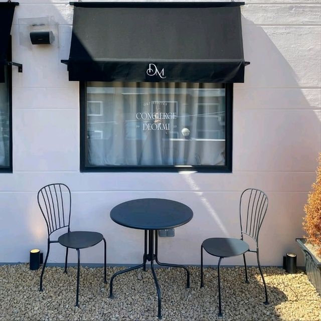 Deokmi Concierge Cafe