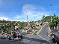 恐竜時代へタイムスリップ🦕🌿 ノンヌットのダイナソー・バレーで大冒険！ #ノンヌットガーデン #タイ旅行 #ダイナソ