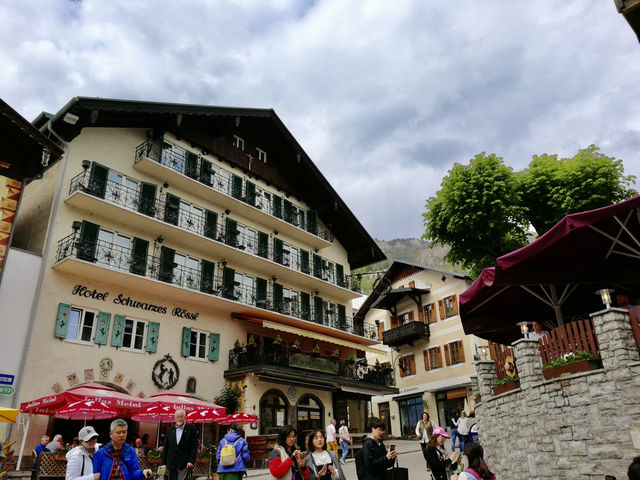 Wandering Through Fairytale Streets – A Summer Stroll in St. Wolfgang
