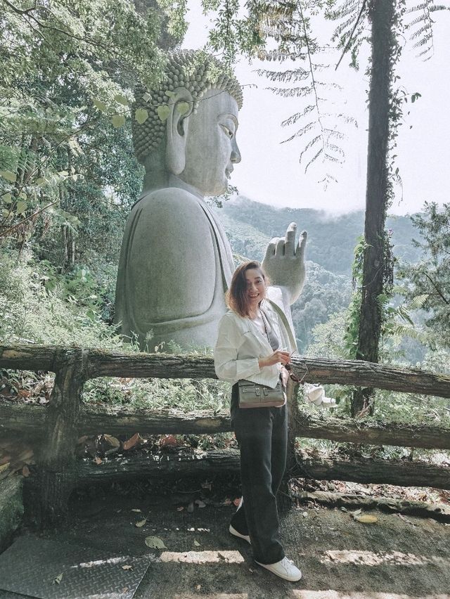 Peaceful Pause at Chin Swee Temple ⛩️🌄