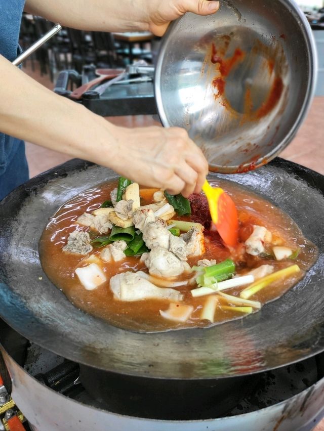 센스있는 솥뚜껑닭볶음탕이 있는 괴산만집