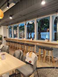 曼谷｜被店門口的狗狗吸引進去，卻意外發現一家日式甜點小宇宙，溫柔可愛到不想離開！