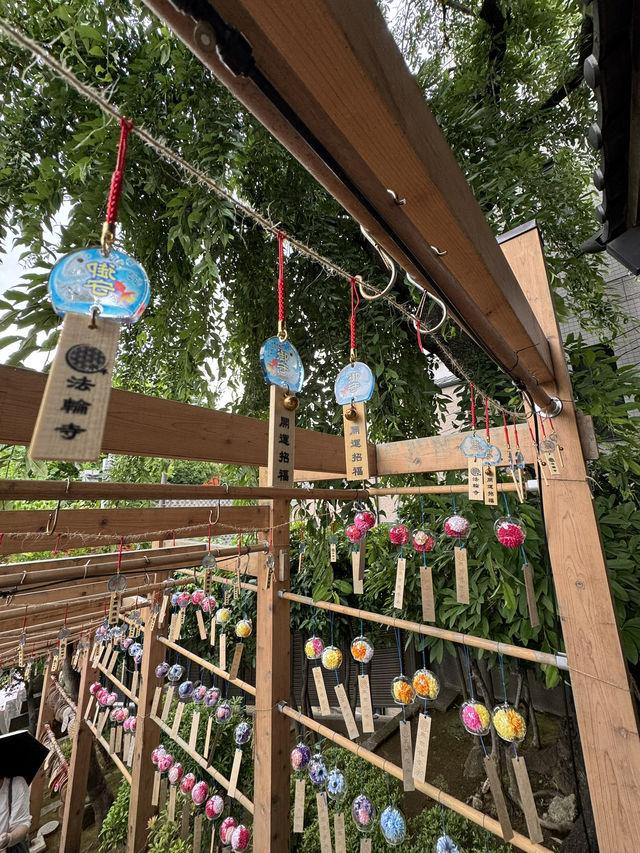 花手水と切り絵の御朱印が美しいお寺