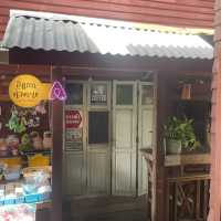 ร้านสี่แยกหัวตะเข้คาเฟ่แอนด์เกสต์เฮ้าส์ 