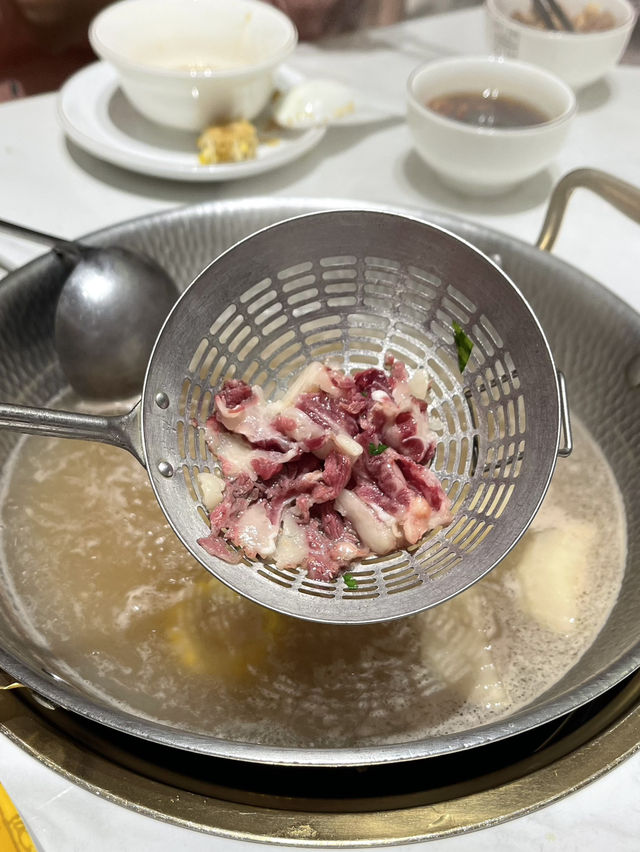 不用去汕頭，就在深圳丨現切牛肉火鍋 💕 43年老字號潮汕大目牛肉火鍋