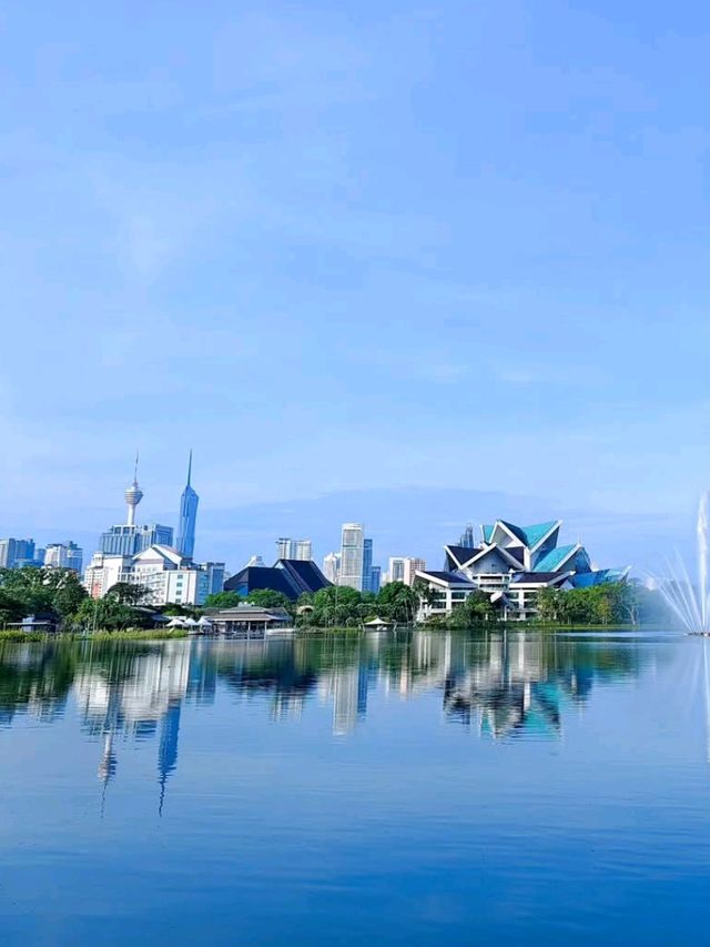 🚣‍♀️🌴 Make a Splash in KL! Water Fun at Tasik Titiwangsa 🌆💦
