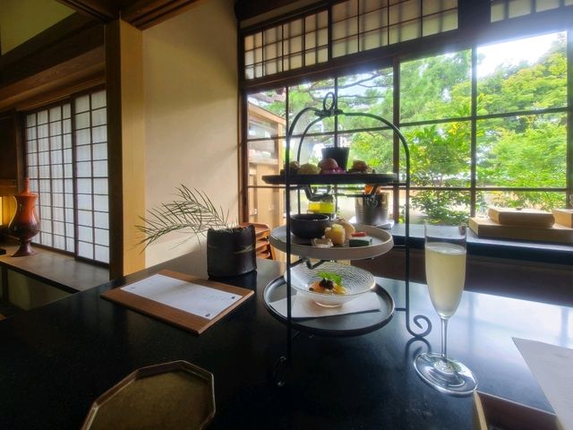 高宮庭園茶寮(다카미야정원차기숙사) 茶房(다방) アフタヌーンティー(일본식 애프터눈티)