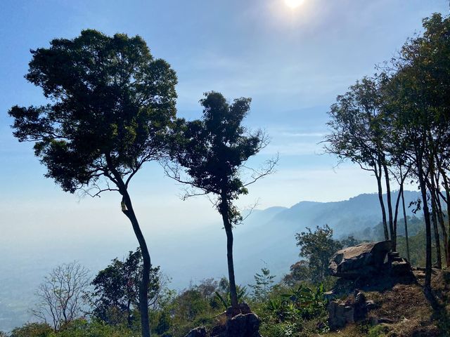 ผาชมตะวัน – จุดชมพระอาทิตย์ขึ้น