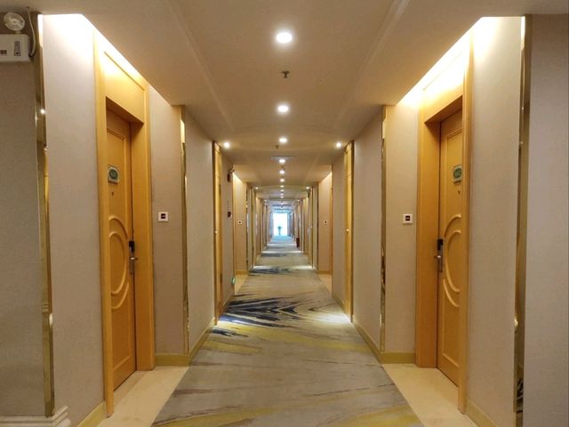 Dameisha seaside getaway and comfy stay at Vienna Hotel Dameisha 