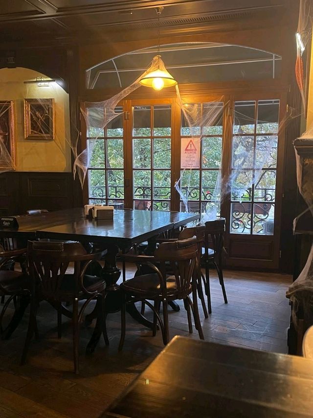 The Harp Irish Pub