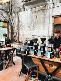 หลงรัก คอฟฟี่ โรสเตอร์ (Long Lux Coffee Roasters)