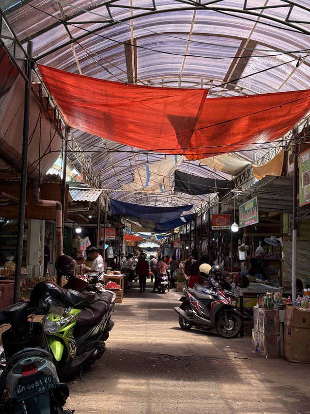 Fresh Fish & Local Life 🇮🇩🐟🌧️