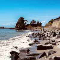 Akiya Beach: Tokyo’s Best-Kept Secret for Solo Ocean Escapes**"** 🌊🏖️