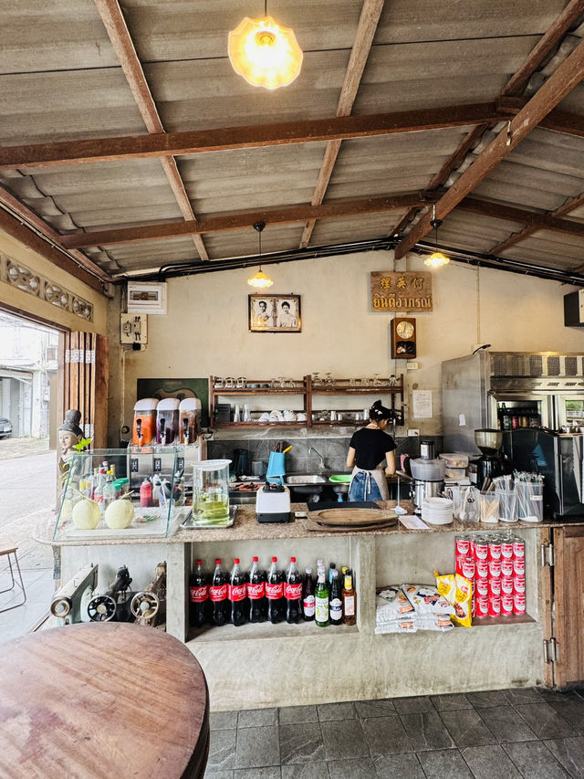 ร้าน “ยินดี” ที่ได้ชิลล์…ริมแม่น้ำจันทบุรี