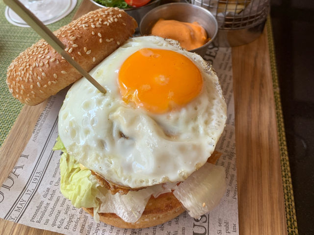 🍽️ Lunch at Oscar’s (Conrad) — Chill Ala Carte Vibes with Classy Comfort
