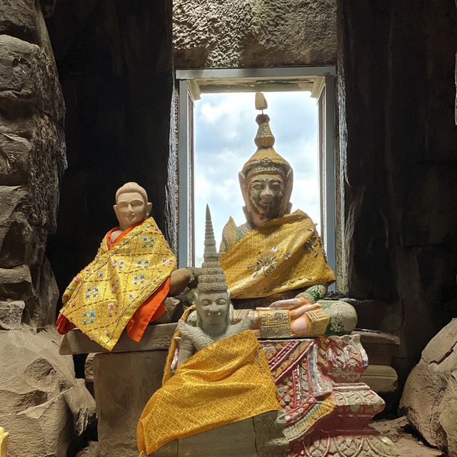 Learning about its role during the Khmer Empire👫👍🥰