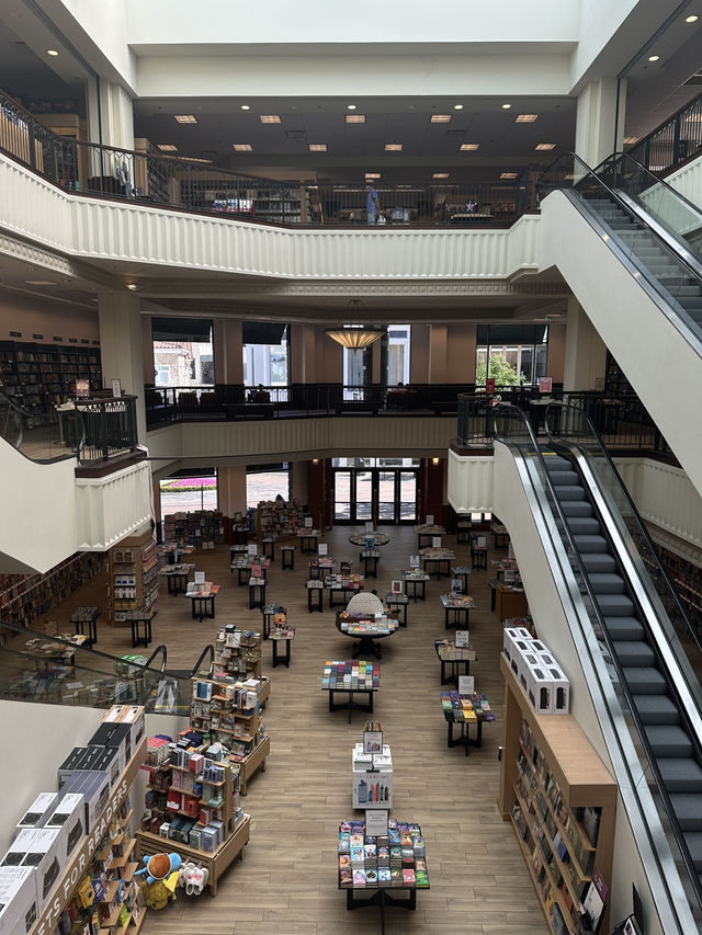 洛杉磯Barnes & Noble｜西海岸書迷朝聖地 📚 