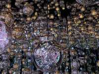 Azabudai Hills 超人氣：teamLab Borderless 數位藝術奇境」