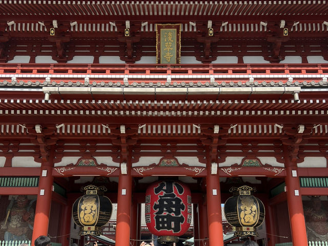 🌈🌟 穿越時光的魅力：淺草寺與仲見世商店街 🏯🧳