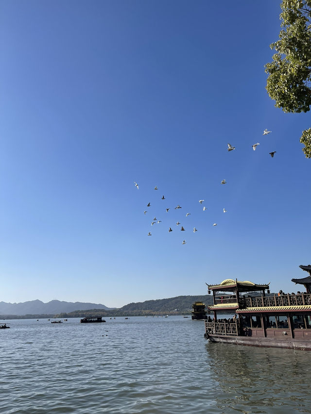 🏞️ West Lake – ทะเลสาบซีหู (西湖) 🇨🇳 🏞️ West Lake – ทะเลสาบซีหู (西湖) 🇨🇳
