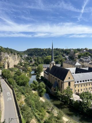 🇱🇺 룩셈부르크: 슈맹 드 라 코르니쉬 💚