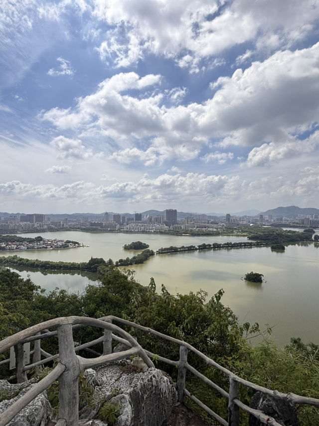 Seven Star Crags: Zhaoqing’s Jaw-Dropping Views 🌟