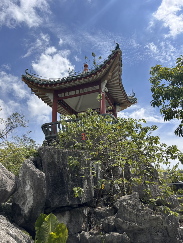 Seven Star Crags: Zhaoqing’s Jaw-Dropping Views 🌟