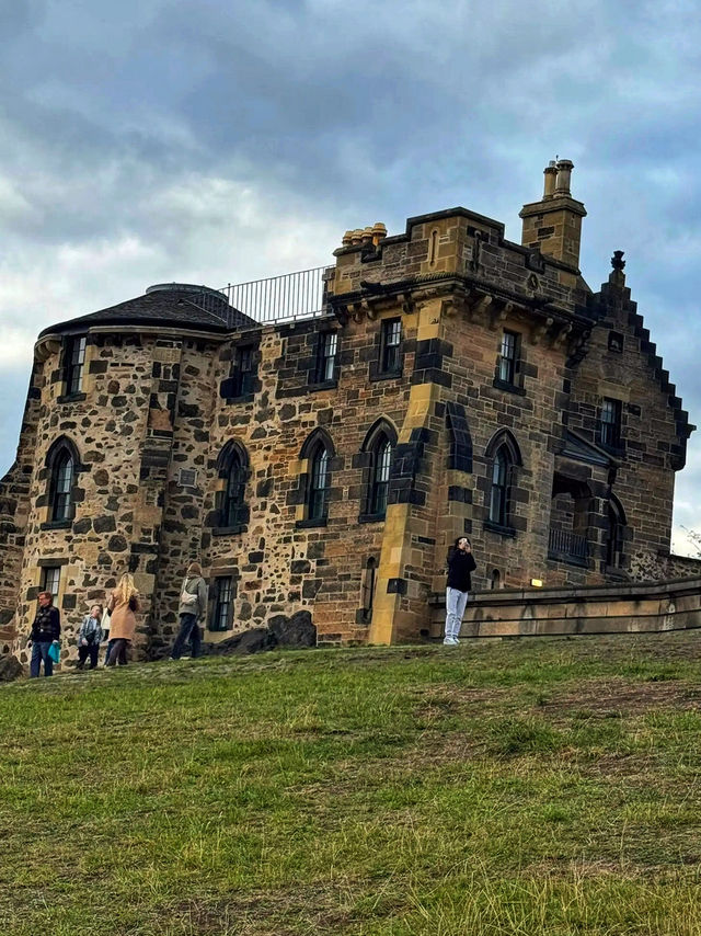 🌄 Catch the Views from Calton Hill 🌆 🌄 Catch the Views from Calton Hill 🌆