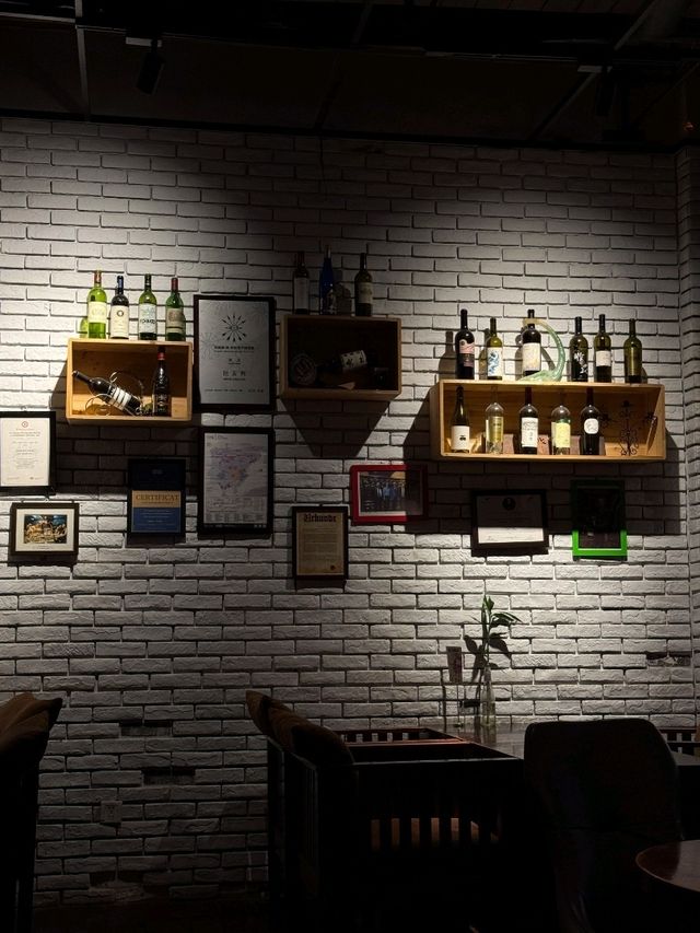 Chic Brick Loft🍷