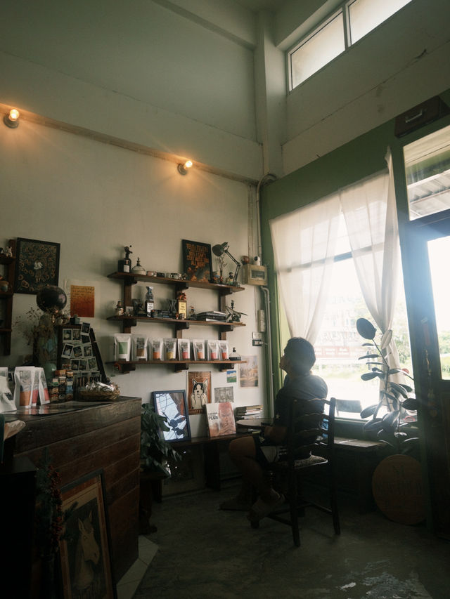 คาเฟ่สไตล์โฮมมี่ย่านบางแสน Mouthfill Home Coffee