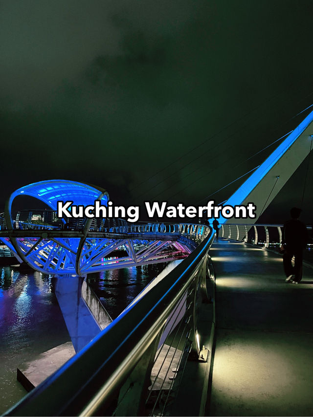 Kuching Waterfront: A Must-Visit Scenic Gem That Comes Alive at Night Kuching Waterfront: A Must-Visit Scenic Gem That Comes Alive at Night