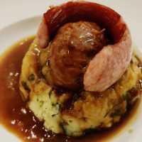 🇳🇱 Classic Dutch Cuisine with Canal Views