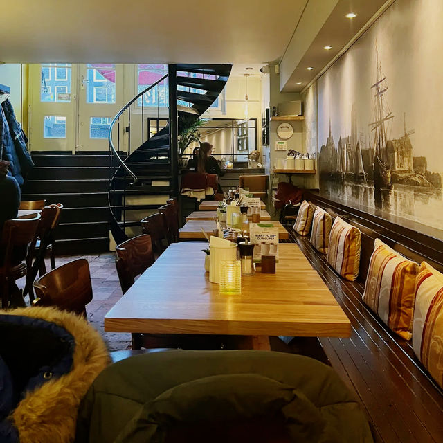 ☕ Quintessential English High Tea on the Canal ☕ Quintessential English High Tea on the Canal