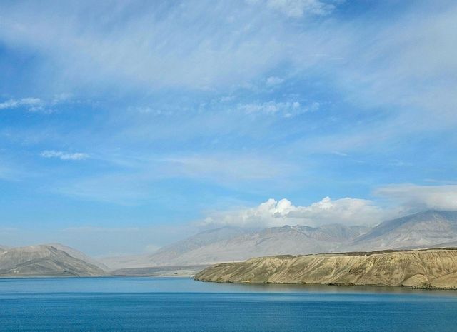 在阿克陶與白沙湖相遇,高原中藍寶石 在阿克陶與白沙湖相遇,高原中藍寶石