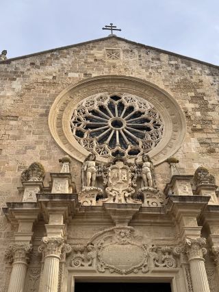 オトラント大聖堂: モザイクで語られる生きた歴史