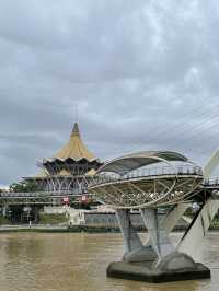 Escape to Kuching: A Day of River Magic & Colorful Culture! 🛶✨