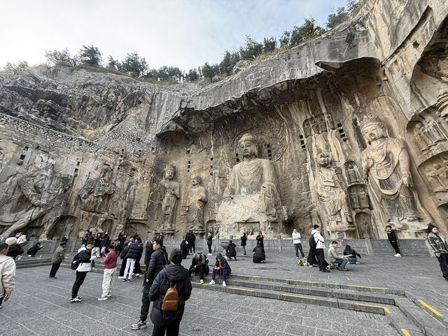 ประทับสุดขีด ที่ถ้ำหลงเหมิน เมืองลั่วหยาง ประทับสุดขีด ที่ถ้ำหลงเหมิน เมืองลั่วหยาง