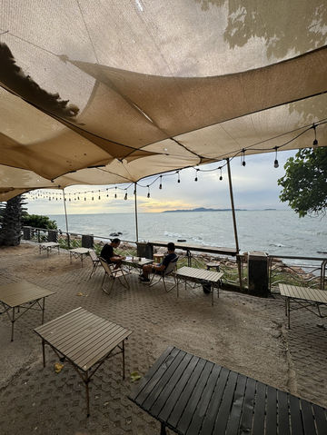 Lighthouse Bay พัทยา จุดเช็คอินชิลริมทะเลแบบคูลๆ