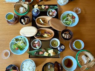 ฟุกุโอกะ 🧖🏻‍♀️ โรงแรมพาเรส โอโนยะ: สัมผัสประสบการณ์บ่อน้ำพุร้อนเก่าแก่กว่าร้อยปีริมฝั่งแม่น้ำชิคุโกะ