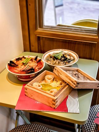 Latest! Busan's 80-year-old restaurant lands in Central Must-try seafood stir-fried noodles!