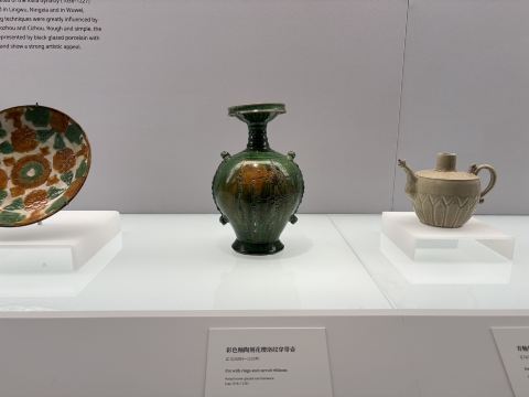 上海博物館東館｜陶磁館：1800平方メートルの釉色の山河で、中国8000年