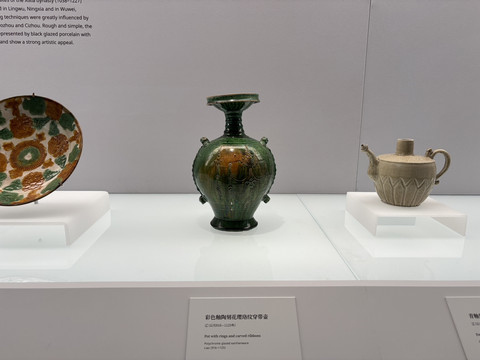 上海博物館東館｜陶磁館：1800平方メートルの釉色の山河で、中国8000年