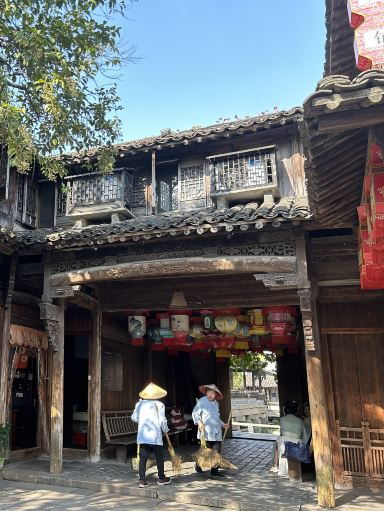 すべての窓が、外を眺めるためのものとは限らない。 | Trip.com 桐郷