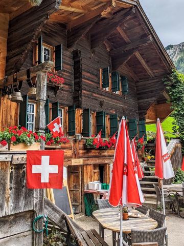 🏔️ 瑞士格施塔德奢華格施塔德：瑞士阿爾卑斯山的時尚小木屋 🇨🇭