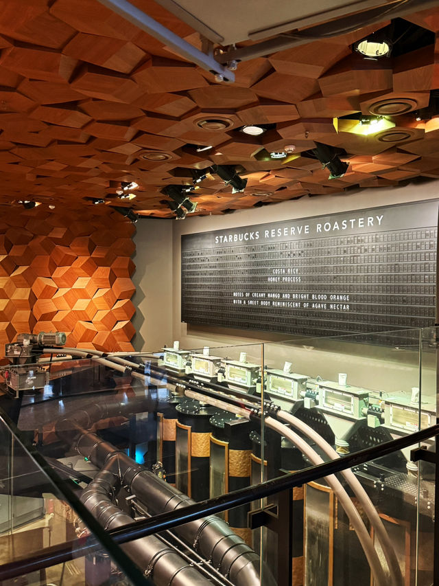 One of the world largest Starbucks 🍺