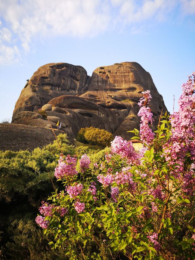 Mystical Escape to the Enchanting Meteora 🏰🌄