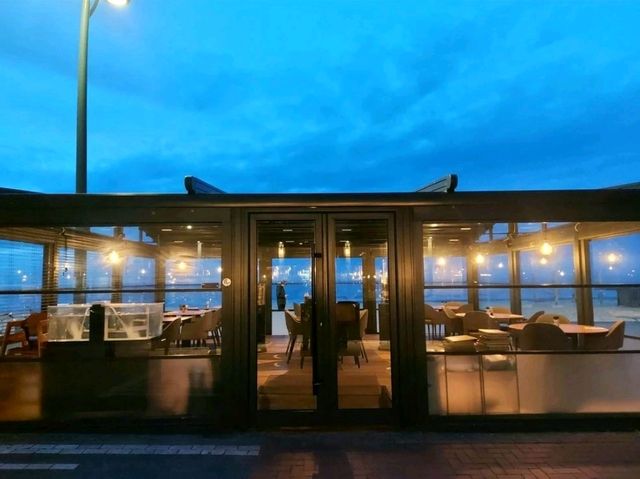ดินเนอร์มื้อหรูริมทะเลหาด Blankenberge