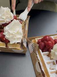 Berries, Chocolate… and Waffle Thirst Traps