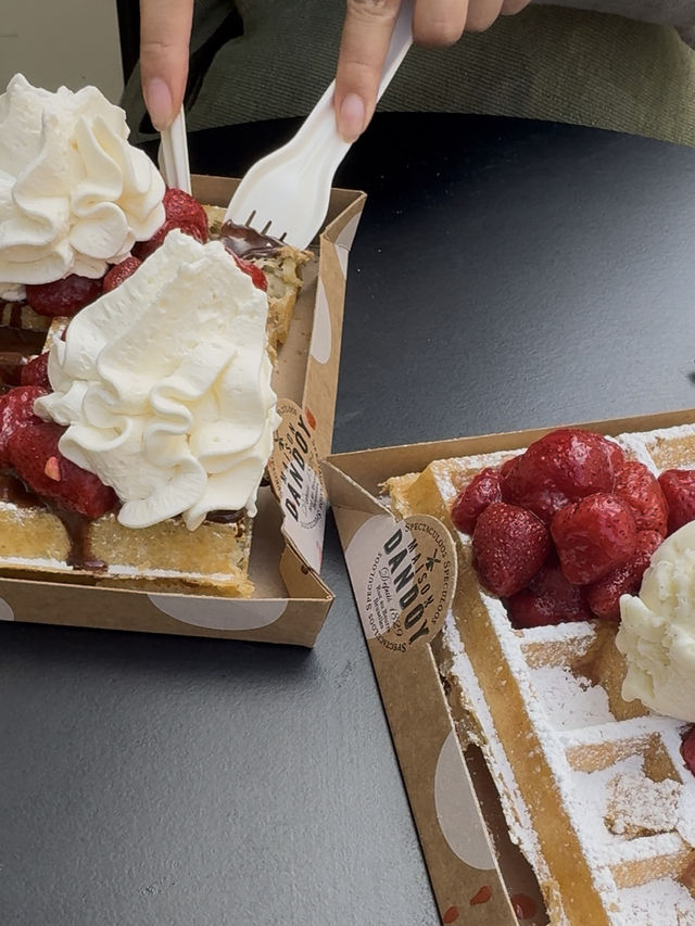 Berries, Chocolate… and Waffle Thirst Traps